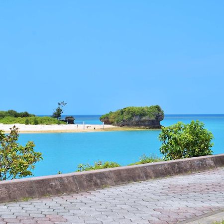 Breaky Hotel Chatan Luaran gambar