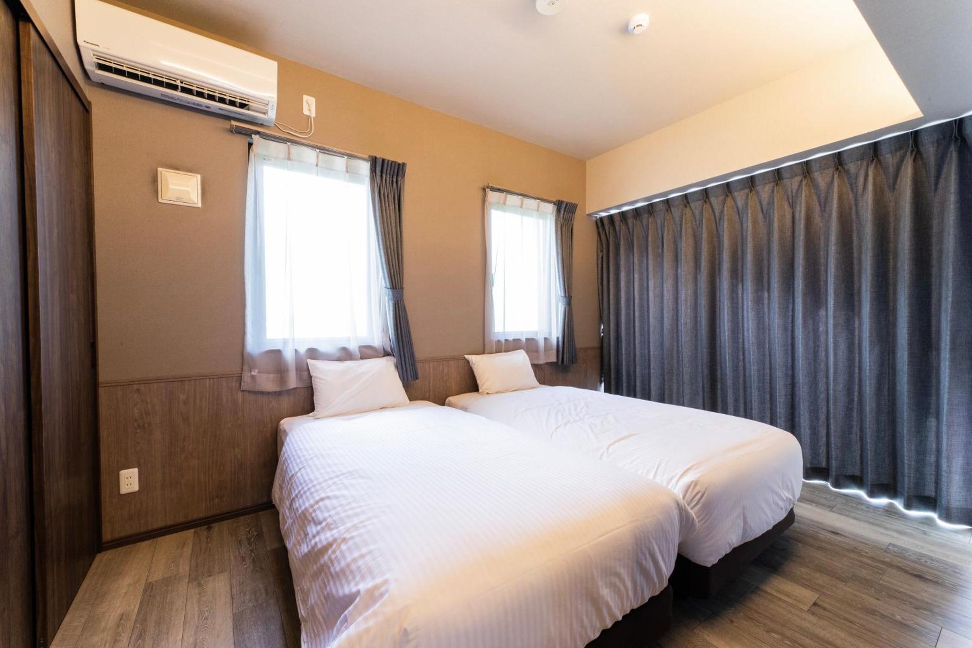 Breaky Hotel Chatan Luaran gambar