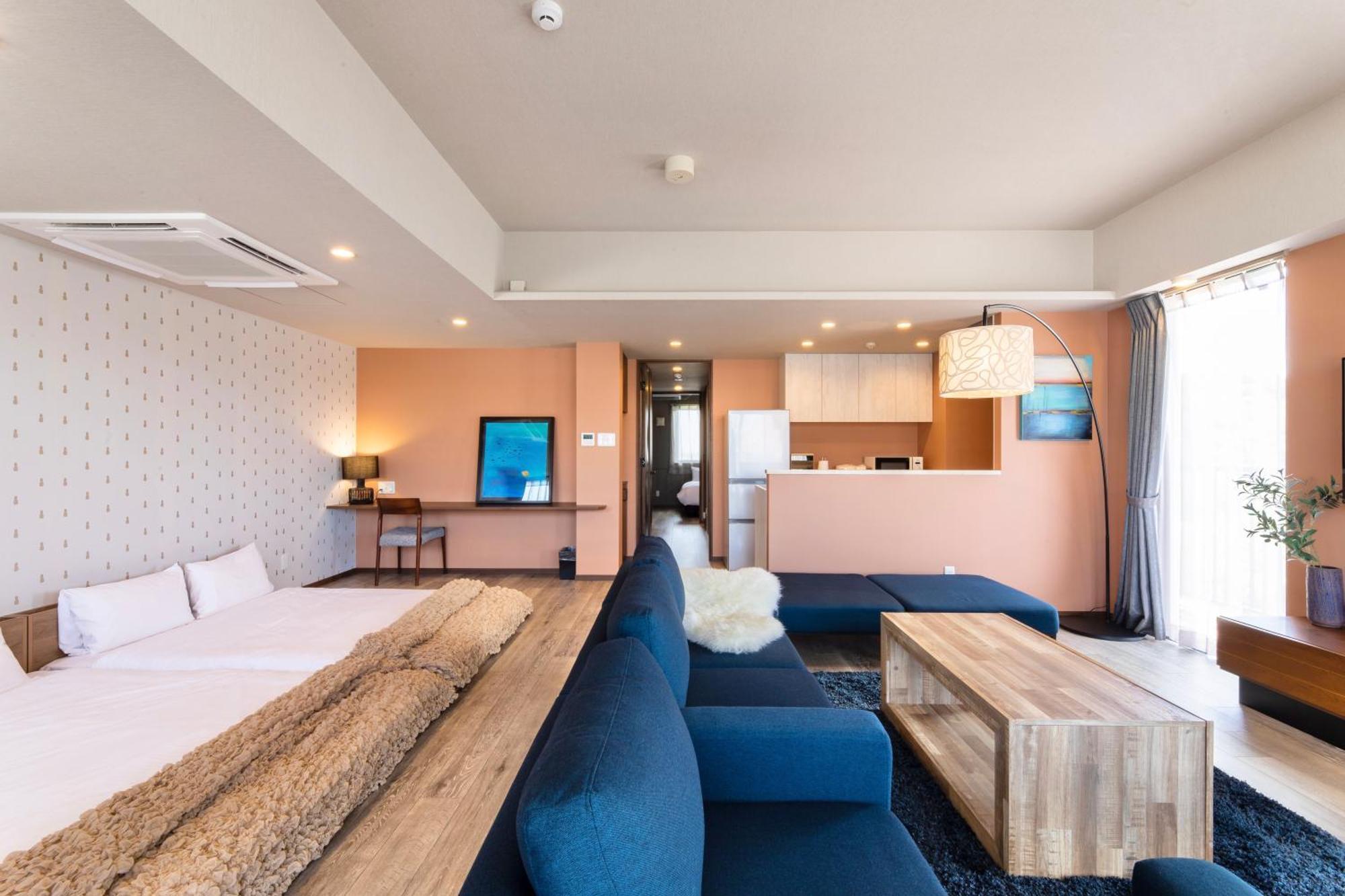 Breaky Hotel Chatan Luaran gambar